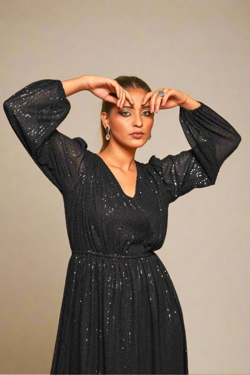 Rich Black Party Wear equin Cocktail Dress With V-Neck Style