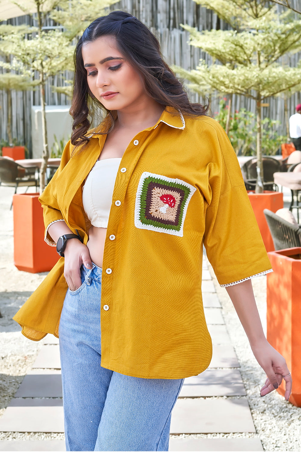 Yellow casual shirt with knitted pockets