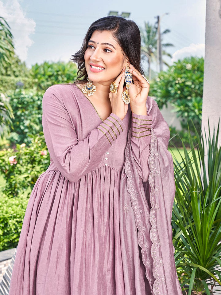 Curvy Lane Ladies Lavender V-Neck Kurta with pants & dupatta set